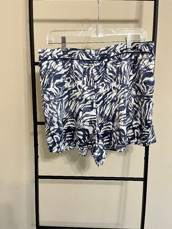 BCBGMaxAzria Pants - BCBGMAXAZRIA Shorts Resortwear Quiet Luxury Satin Feel XL